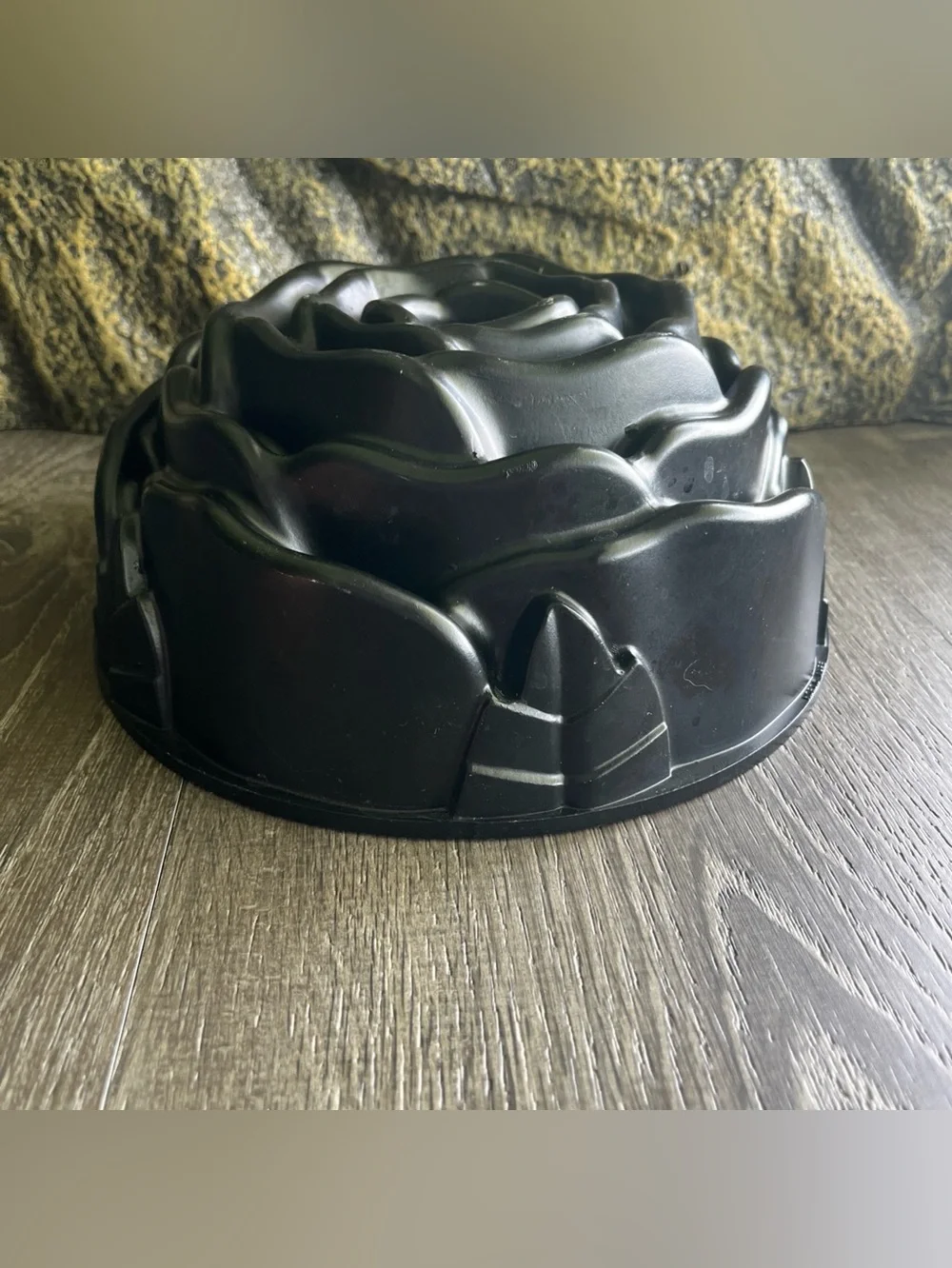 Nordic Ware Black Rose-Shaped Heavy Aluminum  Cast Cake Mold Pan -